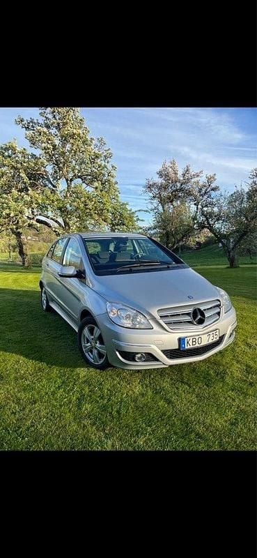 Silver Begagnad 2011 Mercedes B180 Minibuss | 65 000 kr (Marknadspris) - Bild 1/4