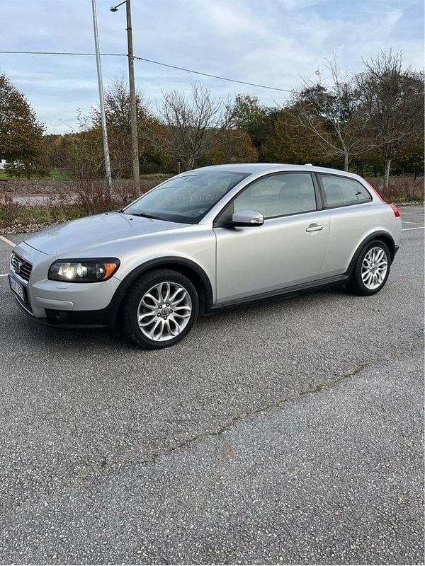 Grå Begagnad 2008 Volvo C30 Summum Halvkombi | 69 000 kr (Bra pris) - Bild 1/4