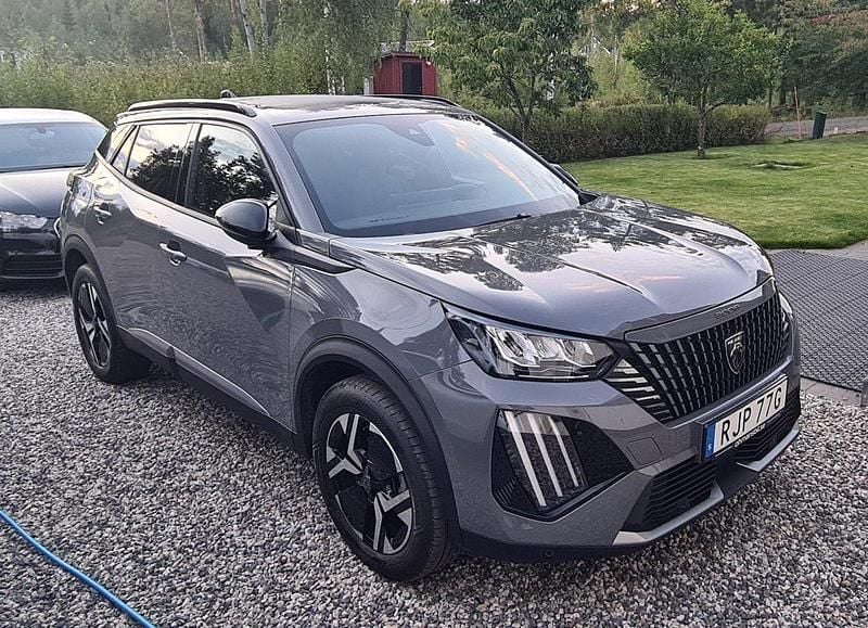 Grå Begagnad 2024 Peugeot 2008 Allure SUV | 195 000 kr (Superpris) - Bild 1/4