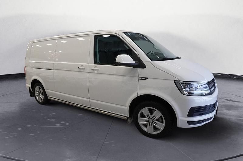 Vit Begagnad 2018 VW Transporter Van | 214 900 kr (Superpris) - Bild 1/4