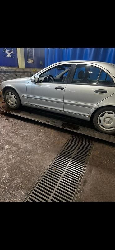 Begagnad Mercedes C200 163 HK (119 kW) 2002
