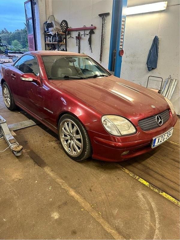 Röd Begagnad 2000 Mercedes SLK200 Cab | 35 000 kr (Superpris) - Bild 1/4