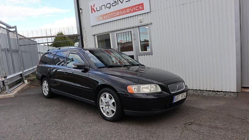 Svart Begagnad 2006 Volvo V70 Kombi | 39 000 kr (Lite dyr) - Bild 1/4