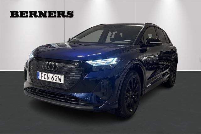 Navarrablå metallic Begagnad 2023 Audi Q4 e-tron Advanced SUV | 589 900 kr - Bild 1/4