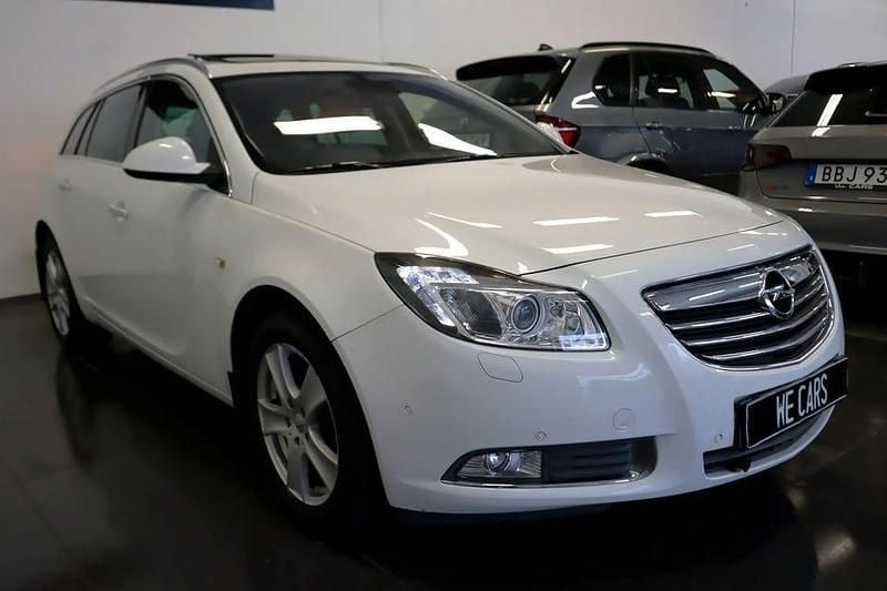 Begagnad Opel Insignia Cosmo 195 HK (143 kW) 2013 Vit Kombi