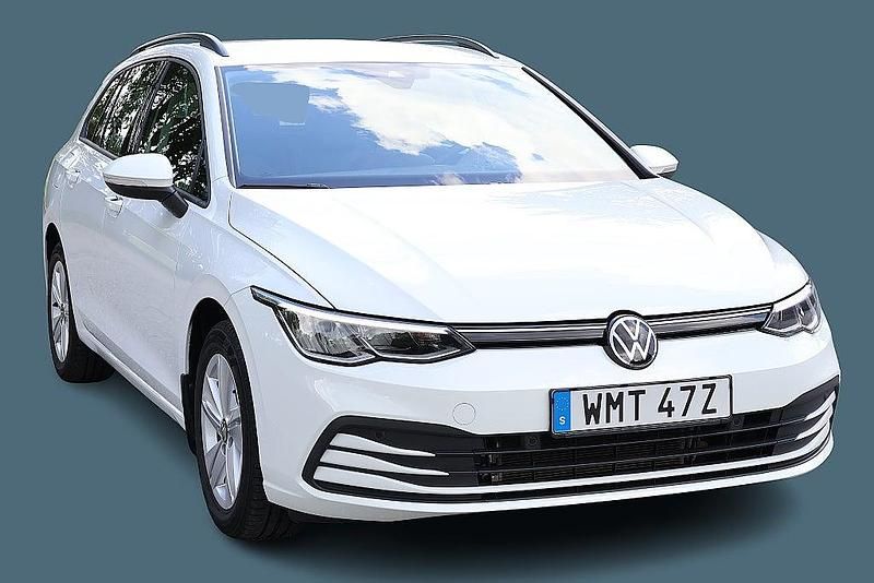 Begagnad VW Golf VIII 131 HK (96 kW) 2022 Vit Kombi