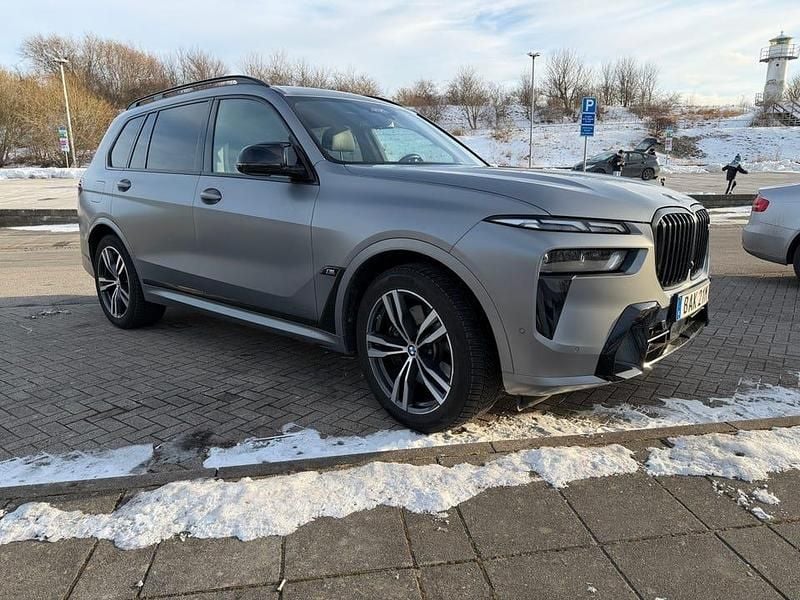 Begagnad BMW X7 M Sport 530 HK (389 kW) 2024 Individual frozen pure grey metallic SUV