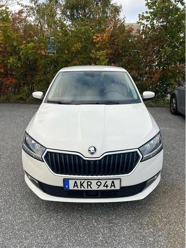 Vit Begagnad 2021 Skoda Fabia Style Halvkombi | 129 900 kr (Marknadspris) - Bild 1/4