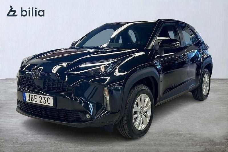 Svart Begagnad 2025 Toyota Yaris Hybrid Active SUV | 279 900 kr (Bra pris) - Bild 1/3