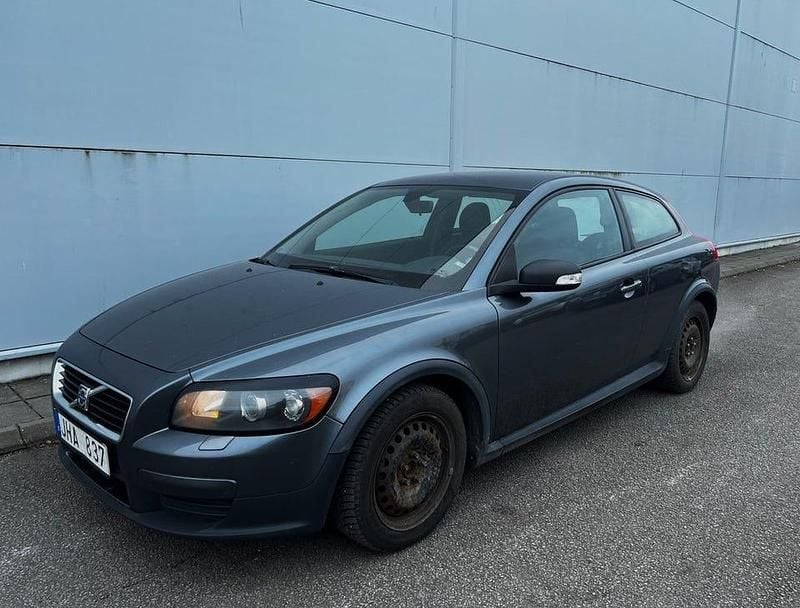 Grå Begagnad 2007 Volvo C30 Kinetic Halvkombi | 29 500 kr (Marknadspris) - Bild 1/4