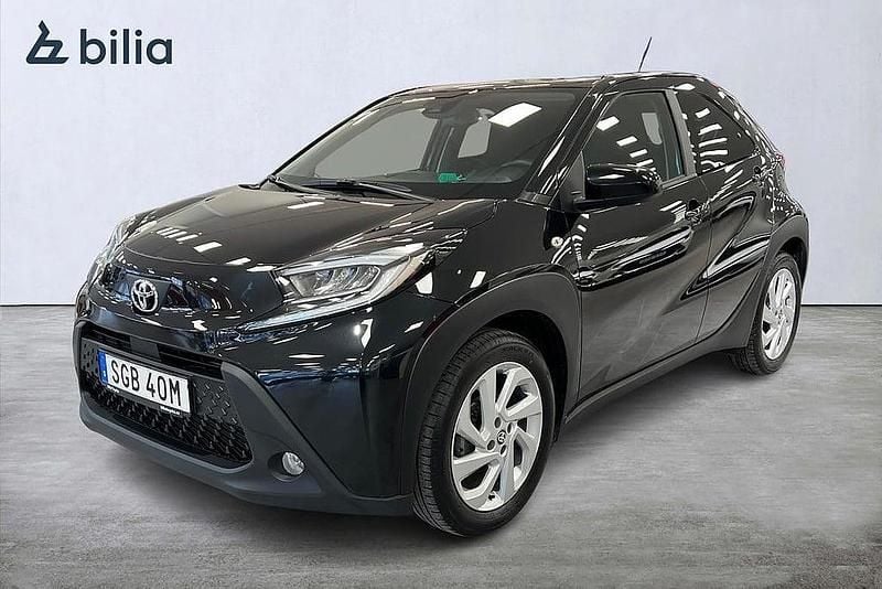 Svart Begagnad 2022 Toyota Aygo X Comfort SUV | 159 900 kr (Marknadspris) - Bild 1/3
