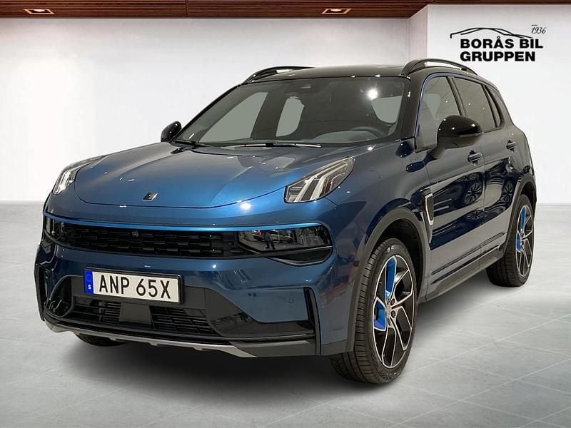 Blå Begagnad 2024 Lynk & Co 01 SUV | 339 000 kr (Marknadspris) - Bild 1/4