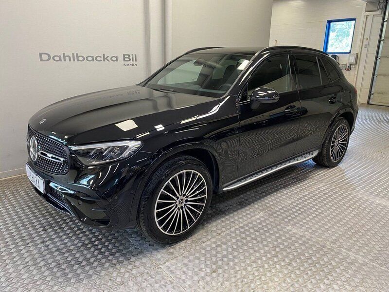 Svart Begagnad 2023 Mercedes GLC400d AMG SUV | 810 000 kr (Marknadspris) - Bild 1/4