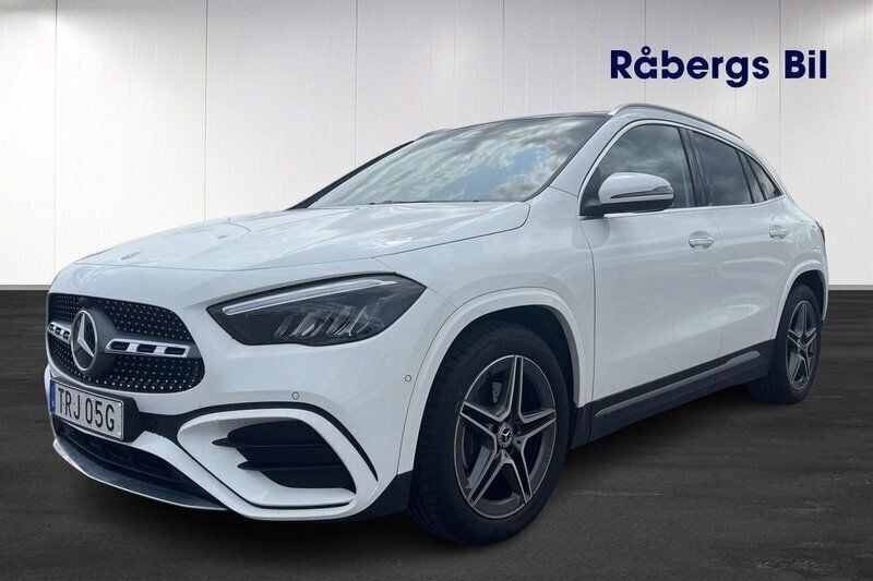 Vit Begagnad 2024 Mercedes GLA200 AMG line SUV | 459 800 kr (Lite dyr) - Bild 1/4