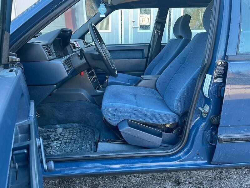 Begagnad Volvo 944 116 HK (85 kW) 1994 Blå Sedan