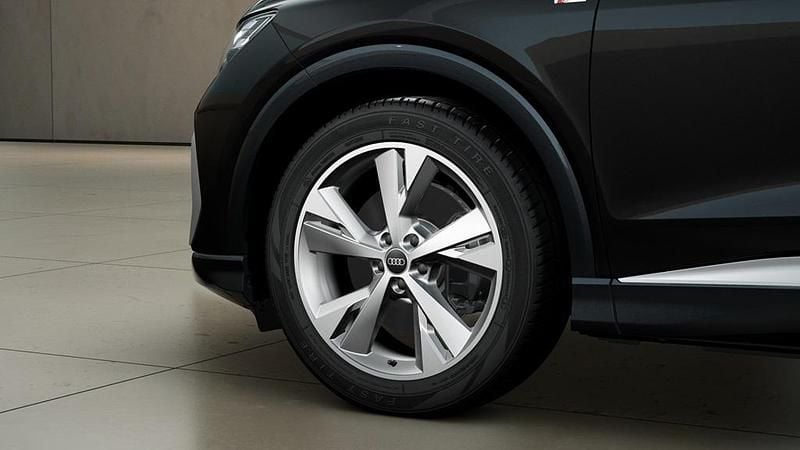 Ny Audi Q4 e-tron S-Line 210 kW (286 HK) 2026 Svart SUV