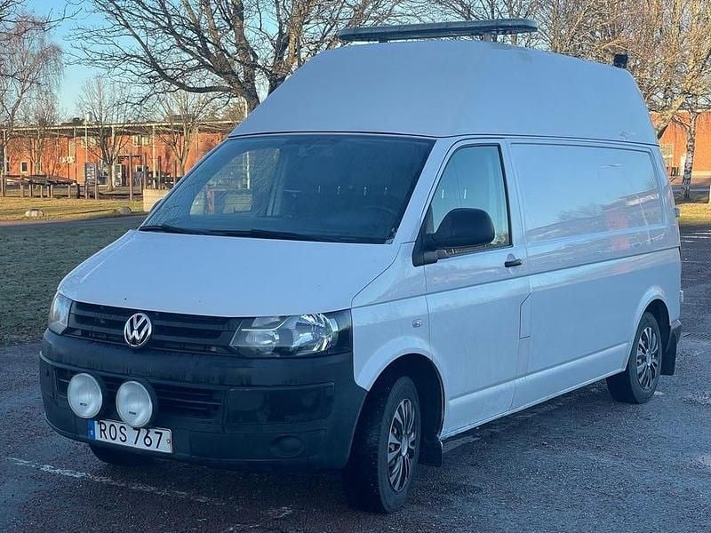 Vit Begagnad 2015 VW T6 Van | 148 500 kr (Superpris) - Bild 1/4