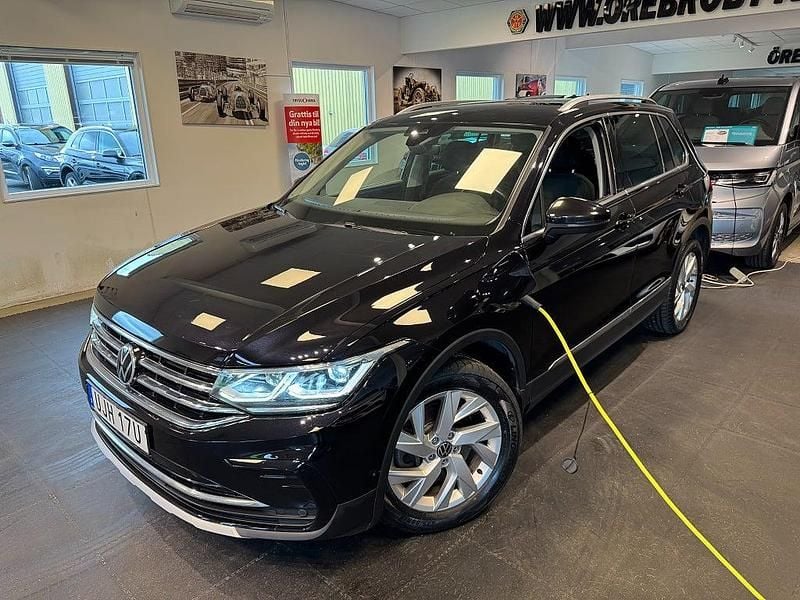 Begagnad VW Tiguan Elegance 245 HK (180 kW) 2021 Svart SUV