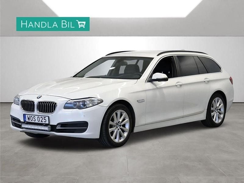 Vit Begagnad 2015 BMW 520 Kombi | 179 900 kr (Marknadspris) - Bild 1/4