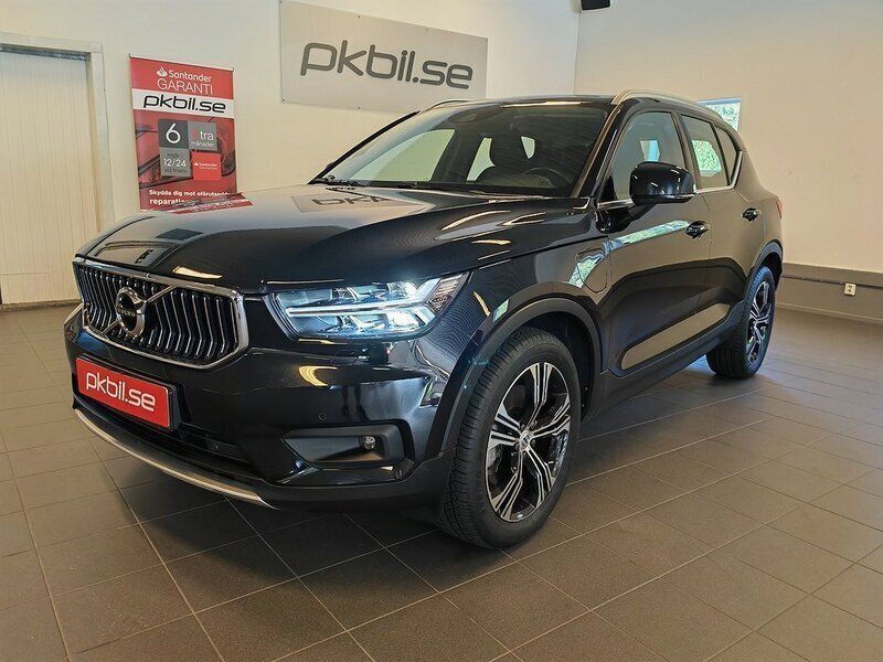 Svart Begagnad 2020 Volvo XC40 Inscription SUV | 329 000 kr (Marknadspris) - Bild 1/4