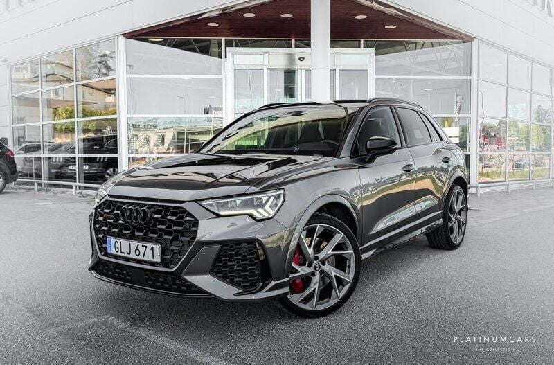 Grå Begagnad 2021 Audi RS Q3 Sport SUV | 548 000 kr - Bild 1/4
