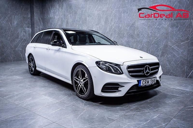 Vit Begagnad 2018 Mercedes E200 AMG line Kombi | 294 800 kr (Lite dyr) - Bild 1/4