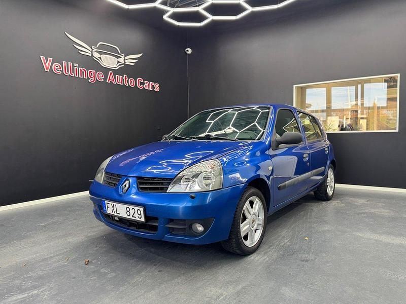 Mörkblå Begagnad 2007 Renault Clio R.S. Halvkombi | 22 900 kr (Marknadspris) - Bild 1/4