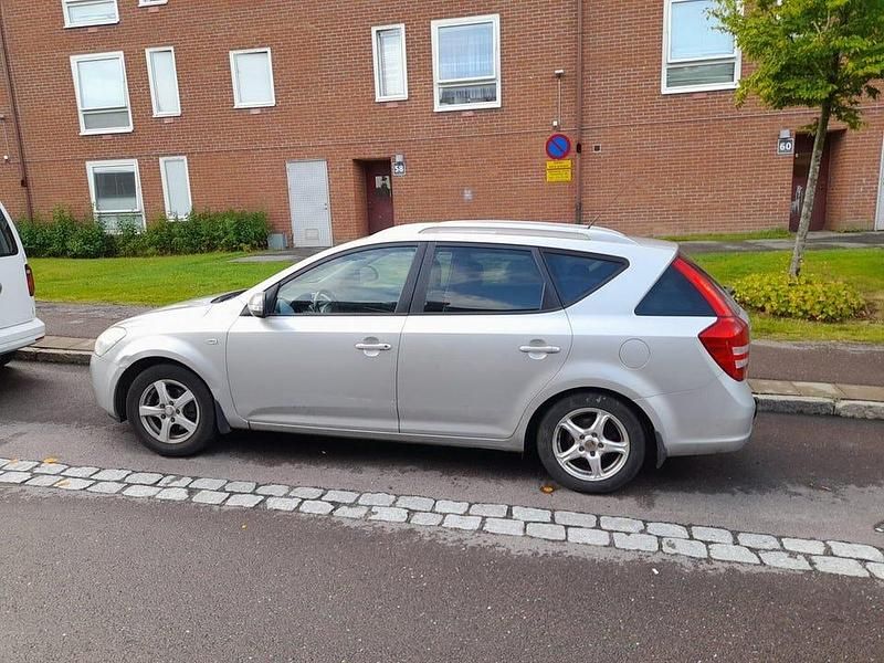 Begagnad 2008 Kia Ceed Halvkombi | 15 000 kr - Bild 1/4