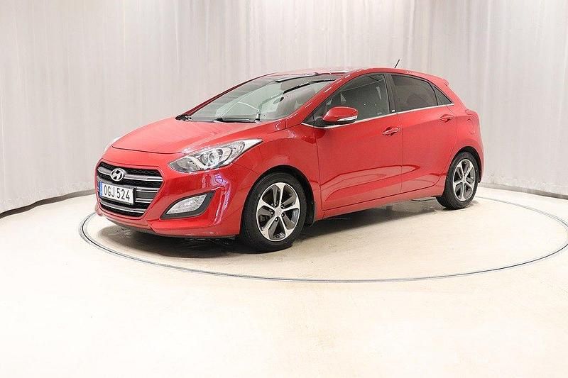 Röd Begagnad 2016 Hyundai i30 Halvkombi | 129 900 kr (Marknadspris) - Bild 1/4