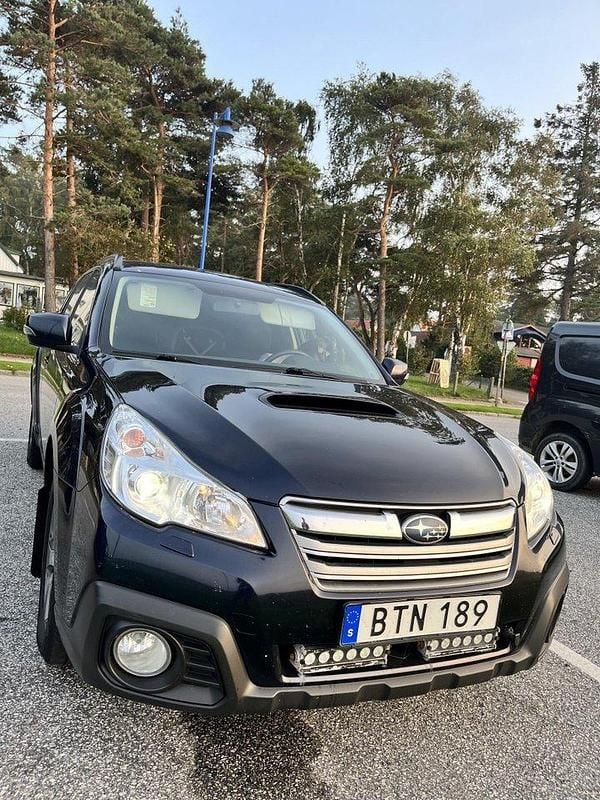 Blå Begagnad 2014 Subaru Outback SUV | 99 000 kr (Marknadspris) - Bild 1/4