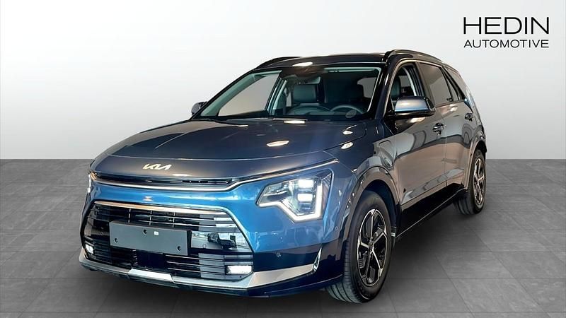 Svart (black) Ny 2025 Kia Niro Advance SUV | 481 600 kr - Bild 1/4