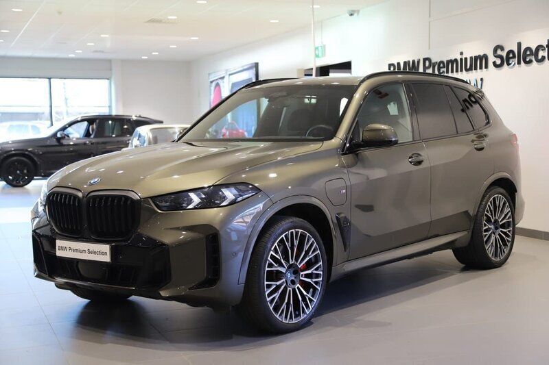 Grön Begagnad 2024 BMW X5 M Sport SUV | 1 095 000 kr (Marknadspris) - Bild 1/3