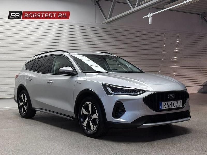 Moondust silver Begagnad 2023 Ford Focus Active Kombi | 199 000 kr (Marknadspris) - Bild 1/4