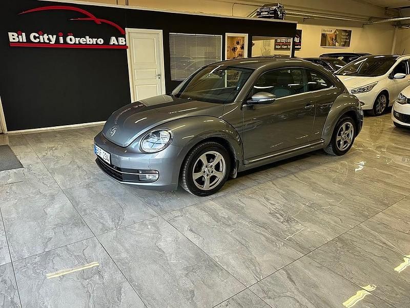 Begagnad VW Beetle 105 HK (77 kW) 2011 Grå Halvkombi
