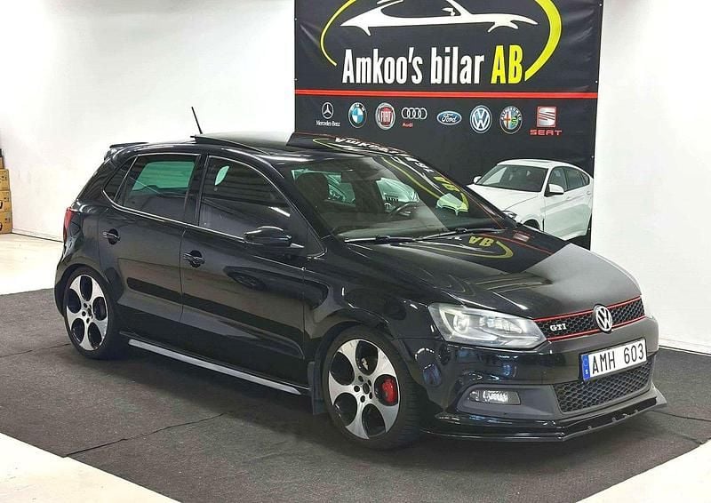 Svart Begagnad 2011 VW Polo GTI Halvkombi | 74 900 kr (Marknadspris) - Bild 1/4