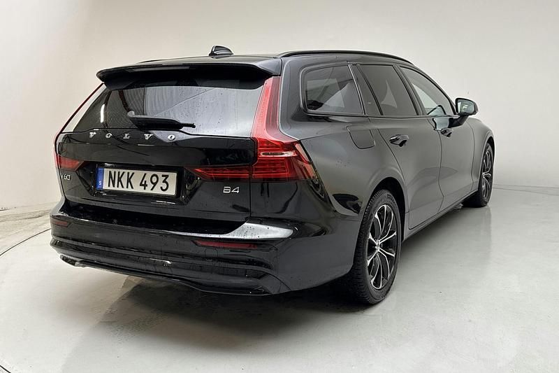 Begagnad Volvo V60 Plus 197 HK (144 kW) 2023 Svart Kombi