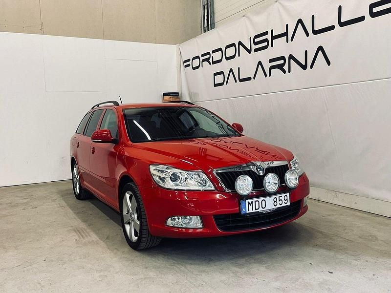 Röd Begagnad 2011 Skoda Octavia Elegance Kombi | 59 900 kr (Marknadspris) - Bild 1/4