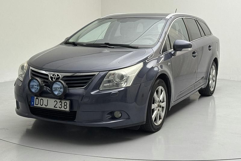 Mörkblå Begagnad 2010 Toyota Avensis Executive | 48 000 kr - Bild 1/4