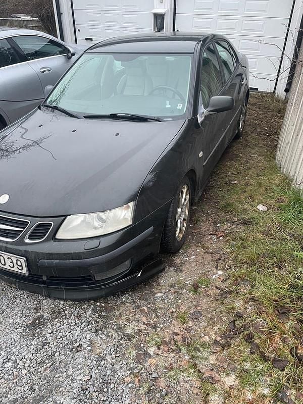 Begagnad 2003 Saab 9-3 Aero Sedan | 8 000 kr (Bra pris) - Bild 1/4