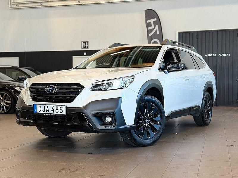 Vit Begagnad 2023 Subaru Outback SUV | 379 900 kr (Bra pris) - Bild 1/4