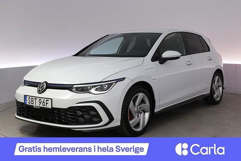 Vit Begagnad 2020 VW Golf VIII IQ Drive Halvkombi | 301 900 kr (Marknadspris) - Bild 1/4