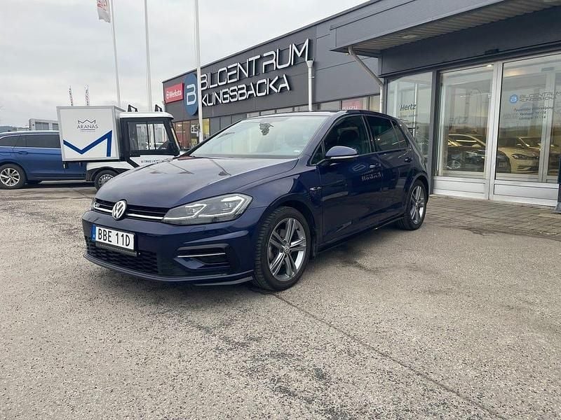 Blå Begagnad 2020 VW Golf VII R-line Halvkombi | 224 900 kr (Marknadspris) - Bild 1/4