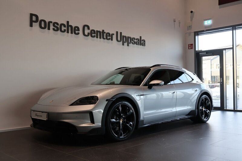 Silver (dolmite silver metallic) Ny 2024 Porsche Taycan Cross Turismo Sedan | 1 529 770 kr (Marknadspris) - Bild 1/4