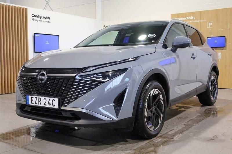 Ljusgrå Begagnad 2024 Nissan Qashqai 360º SUV | 289 900 kr (Bra pris) - Bild 1/3