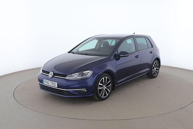 Mörkblå Begagnad 2017 VW Golf VII Halvkombi | 135 000 kr (Marknadspris) - Bild 1/3
