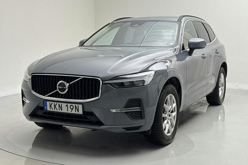 Begagnad Volvo XC60 Momentum 197 HK (144 kW) 2022 Grå SUV