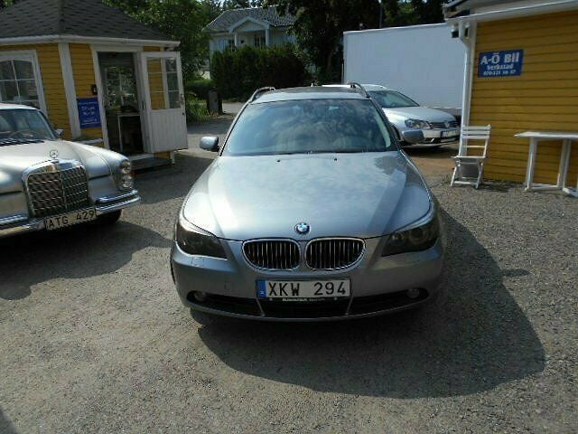 Begagnad BMW 523 177 HK (130 kW) 2005 Ljusgrå Kombi