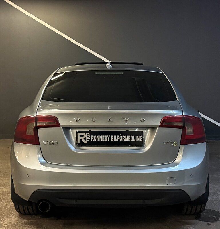 Begagnad Volvo S60 Summum 116 HK (85 kW) 2011 Silver Sedan