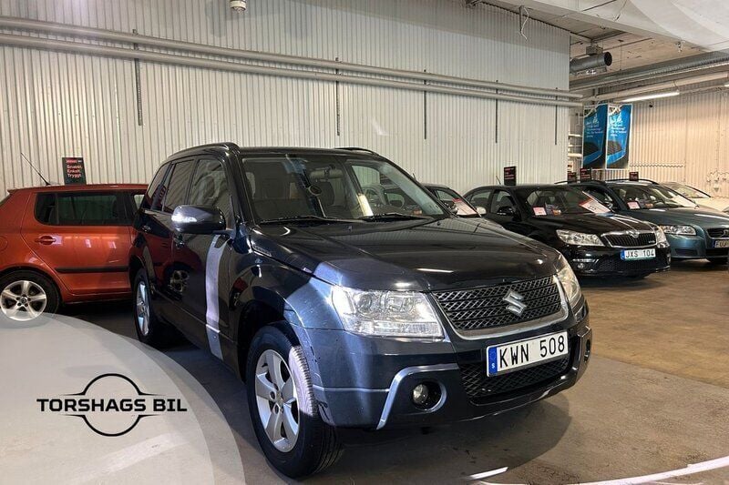 Svart Begagnad 2010 Suzuki Grand Vitara SUV | 57 900 kr (Marknadspris) - Bild 1/3