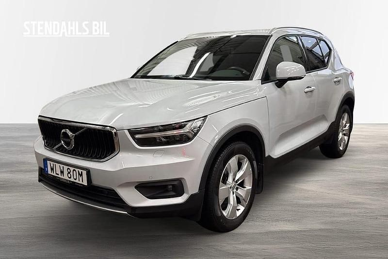 Silver Begagnad 2020 Volvo XC40 Momentum SUV | 279 000 kr (Marknadspris) - Bild 1/4